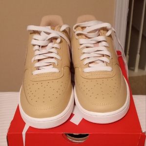 Nike women tennis shoes New